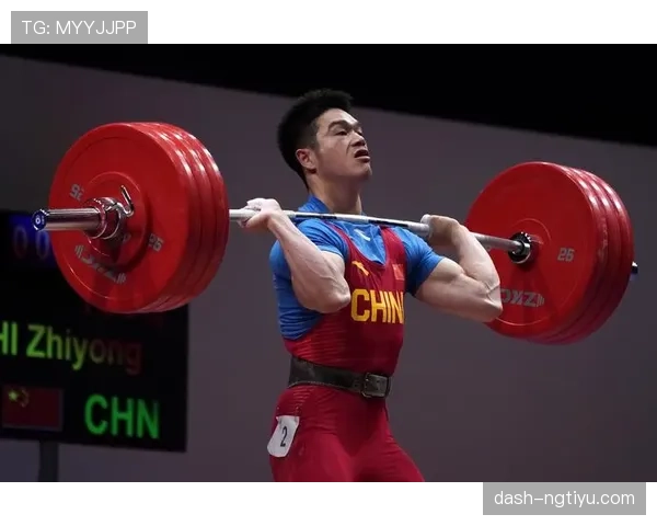 石智勇台上像战神，台下那一整墙的名牌鞋让我立刻尴尬到无地自容